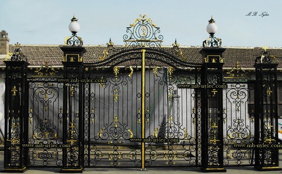 Wjazdowa brama do pałacu bp14