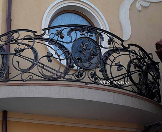 Elegancka balustrada balkonowa ręcznie kuta ba46