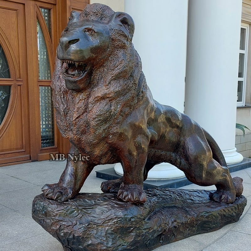 Lew - stalowa rzeźba ogrodowa
