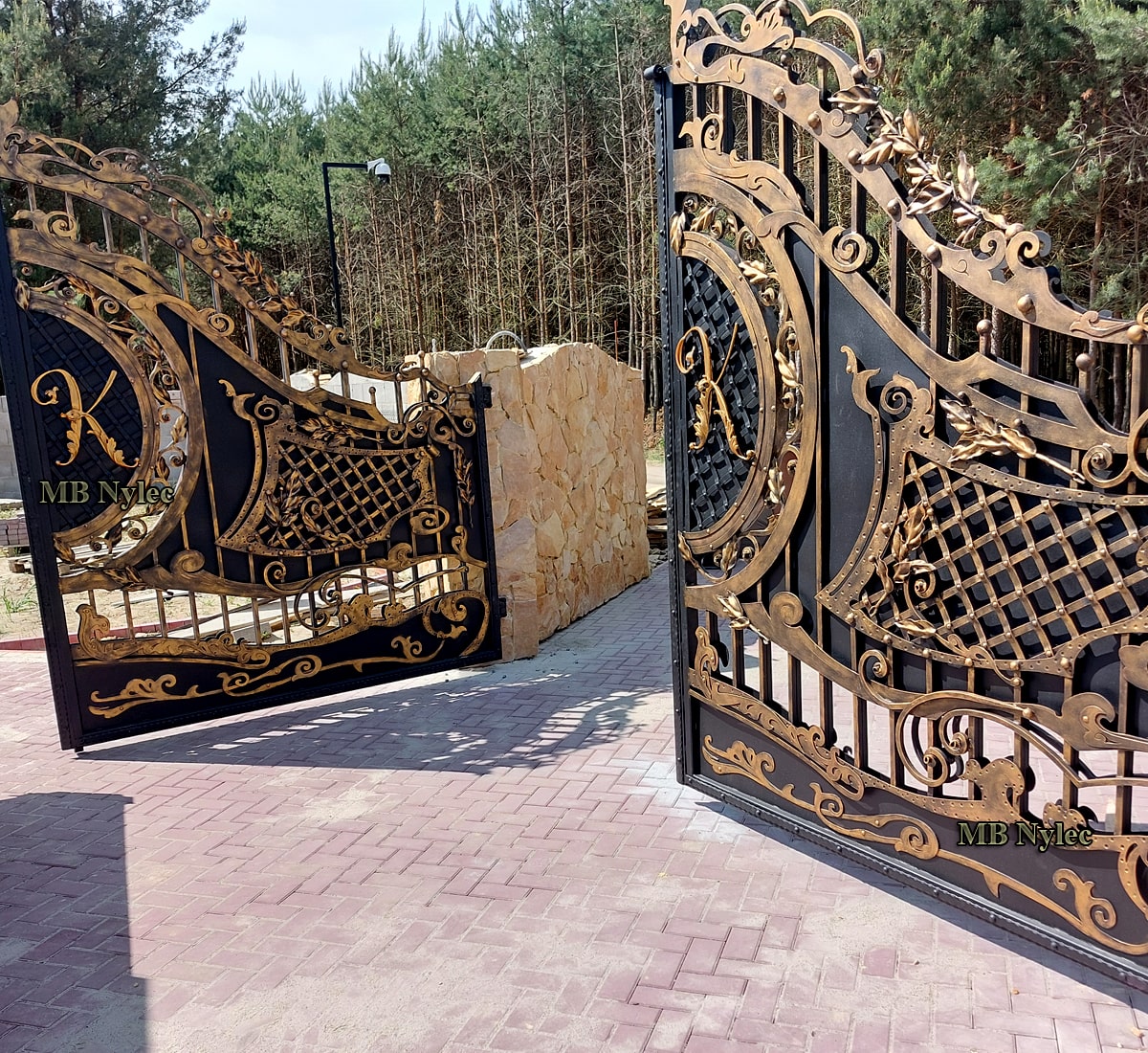 brama metalowa załaniająca