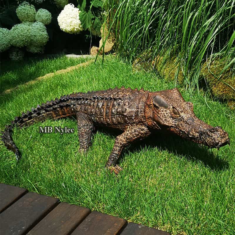 Krokodyl rzeźba z metalu